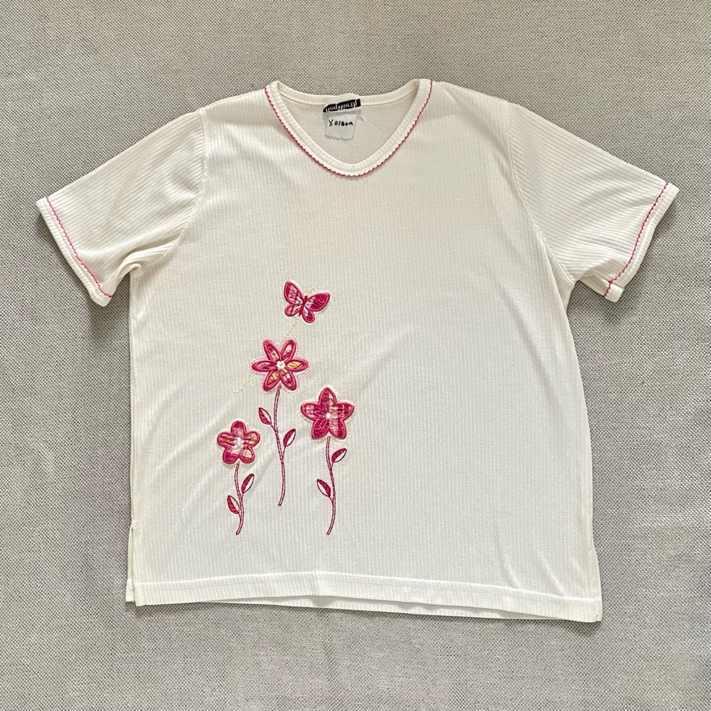 BON WORTH VINTAGE TEXTURED TEE W FLORAL & BUTTERFLY DESIGN